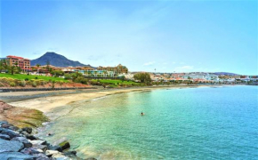 SUNNY HOLIDAYS, Fast Wi-Fi, Parking, Terrace